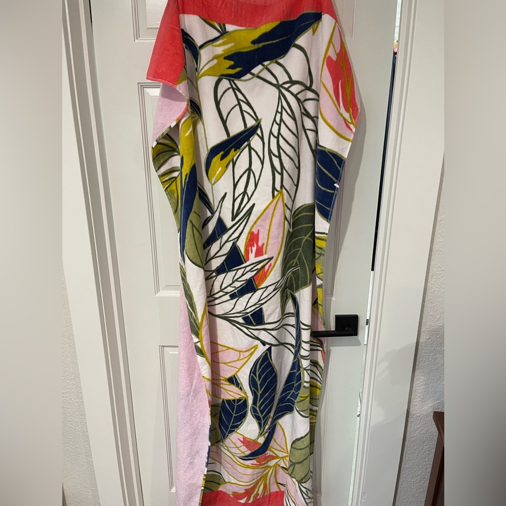 Beautiful huge beach towel.